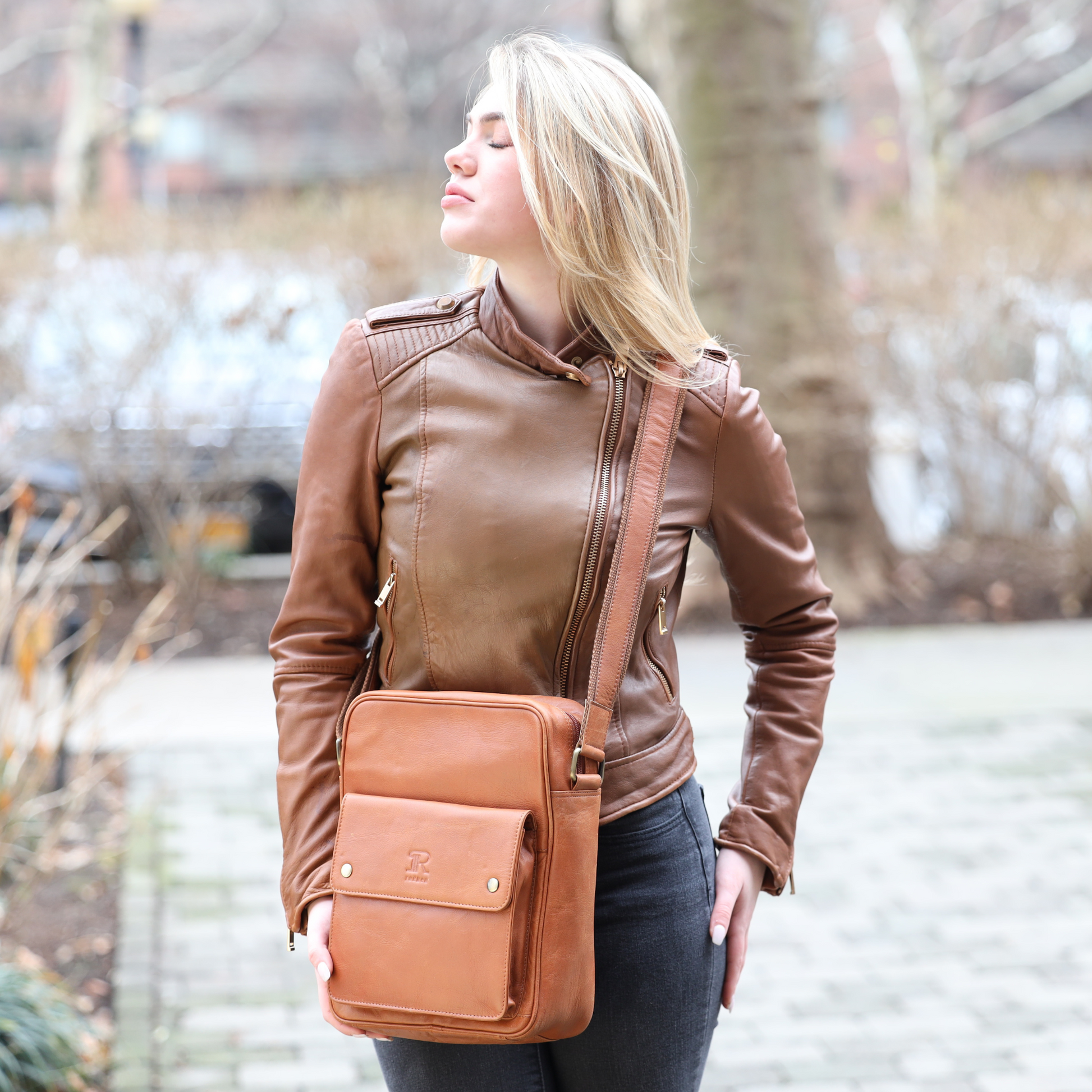 Classic Leather Messenger Bag